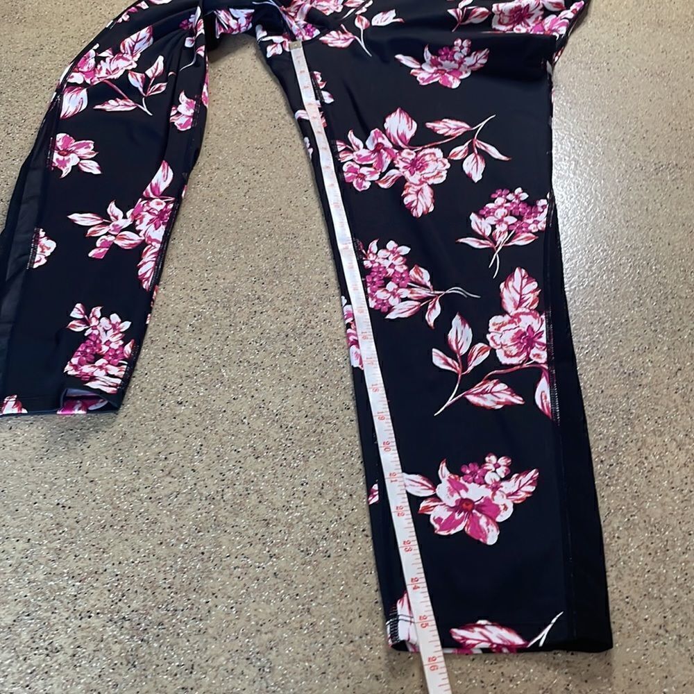 Black & Hot Pink Floral Print 7/8 Mesh Insert Leggings sz L - Picture 13 of 13